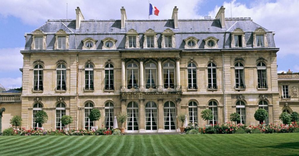 Élysée Palace Gardener Denounces Poor Working Conditions